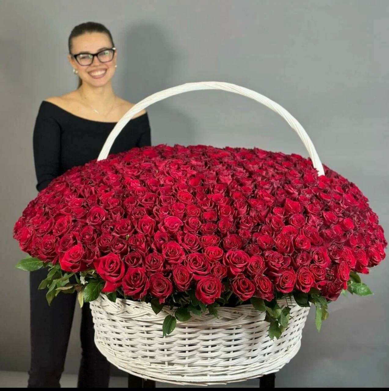 Букет в корзине из 1001 красной розы, 80 см, Россия
